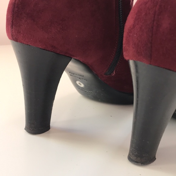 Aquatalia burgundy suede bootie. Size 9. - Picture 4 of 6